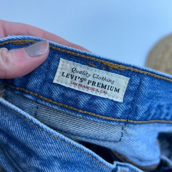 Levi's High Waist High Rise Button Fly Distressed Jeans 26 x 30 Inseam - Picture 6 of 7